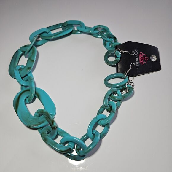 Paparazzi Silver Tone With Green Chunky Link Necklace & Earring Set 20-22" - Picture 9 of 12